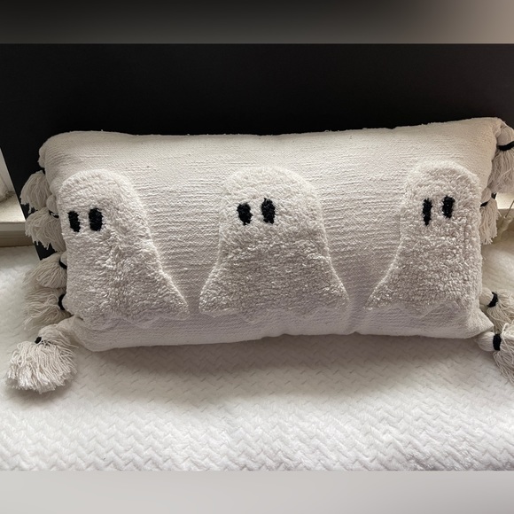 NEW LAST ONE Halloween Ghost Viral White Three Ghost 👻 Tassel Pillow Rachel Zoe - Picture 3 of 10